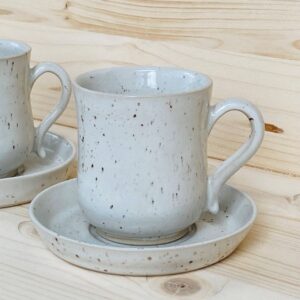 Koffiekopjes witgespikkeld