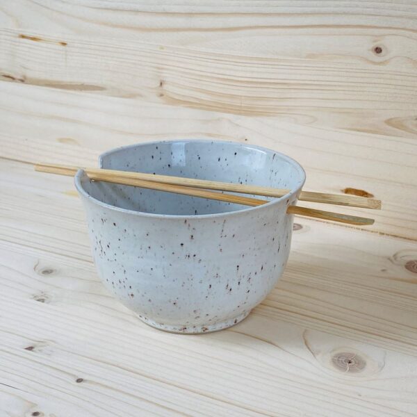 Bowl met stokjes